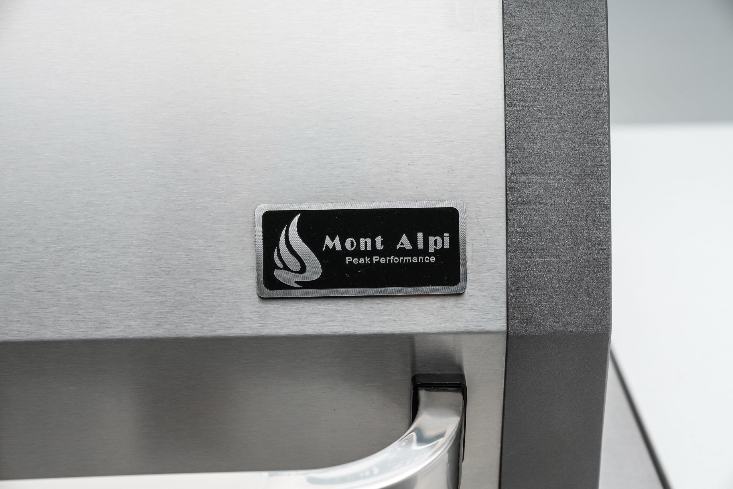 Mont Alpi 805 Original Series 94-in W Modular Outdoor Kitchen Grill island with 6 -Burners Gas Grill, 304 Marine Grade Stainless Steel - Image 12