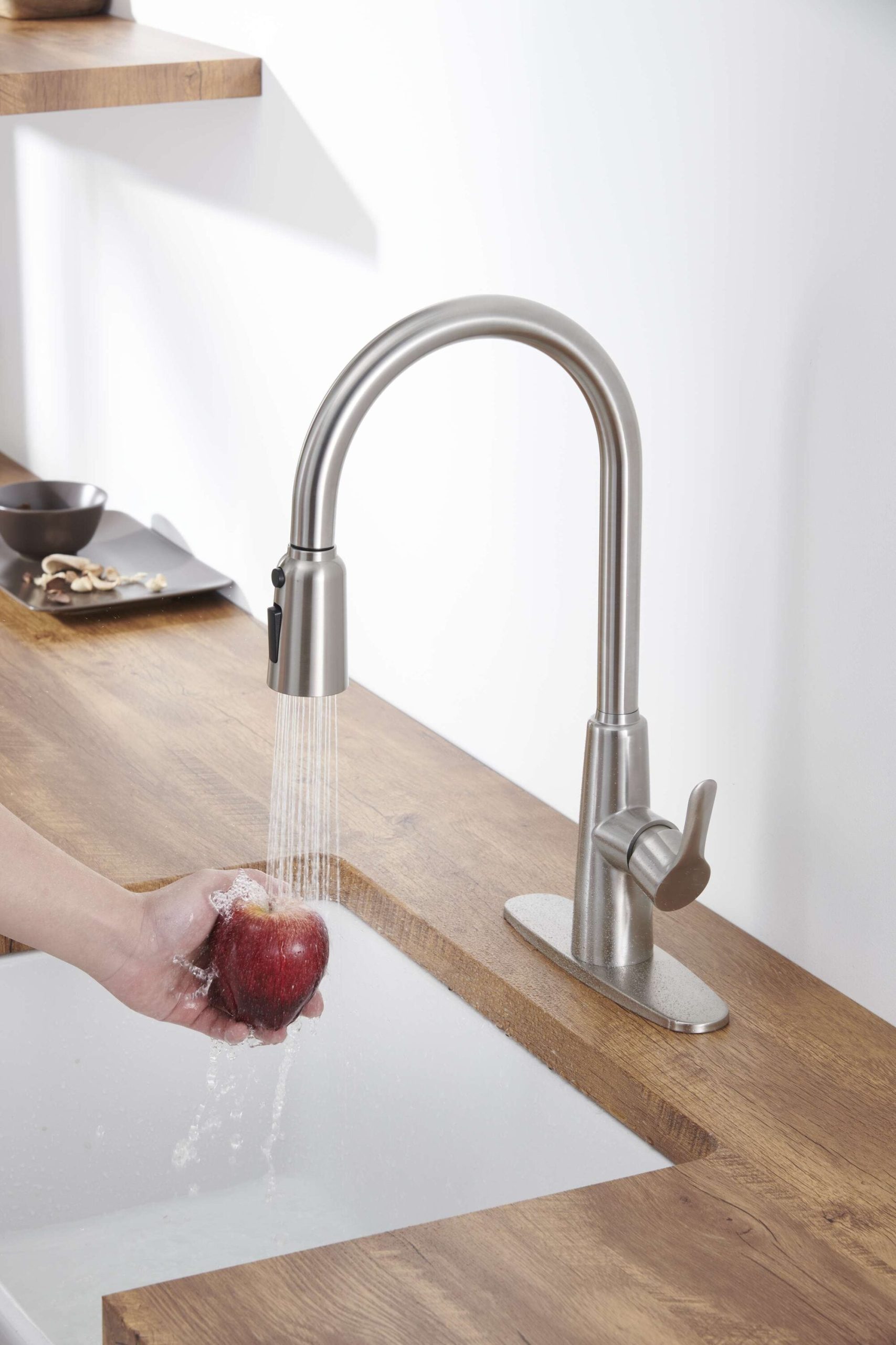 LUXEYARD Kitchen Sink Faucet with Pull Out Sprayer Brushed Nickle Stainless Steel High Arc Kitchen Sink Faucet 3 Way Setting Single Handle Kitchen Faucets with Deck Plate