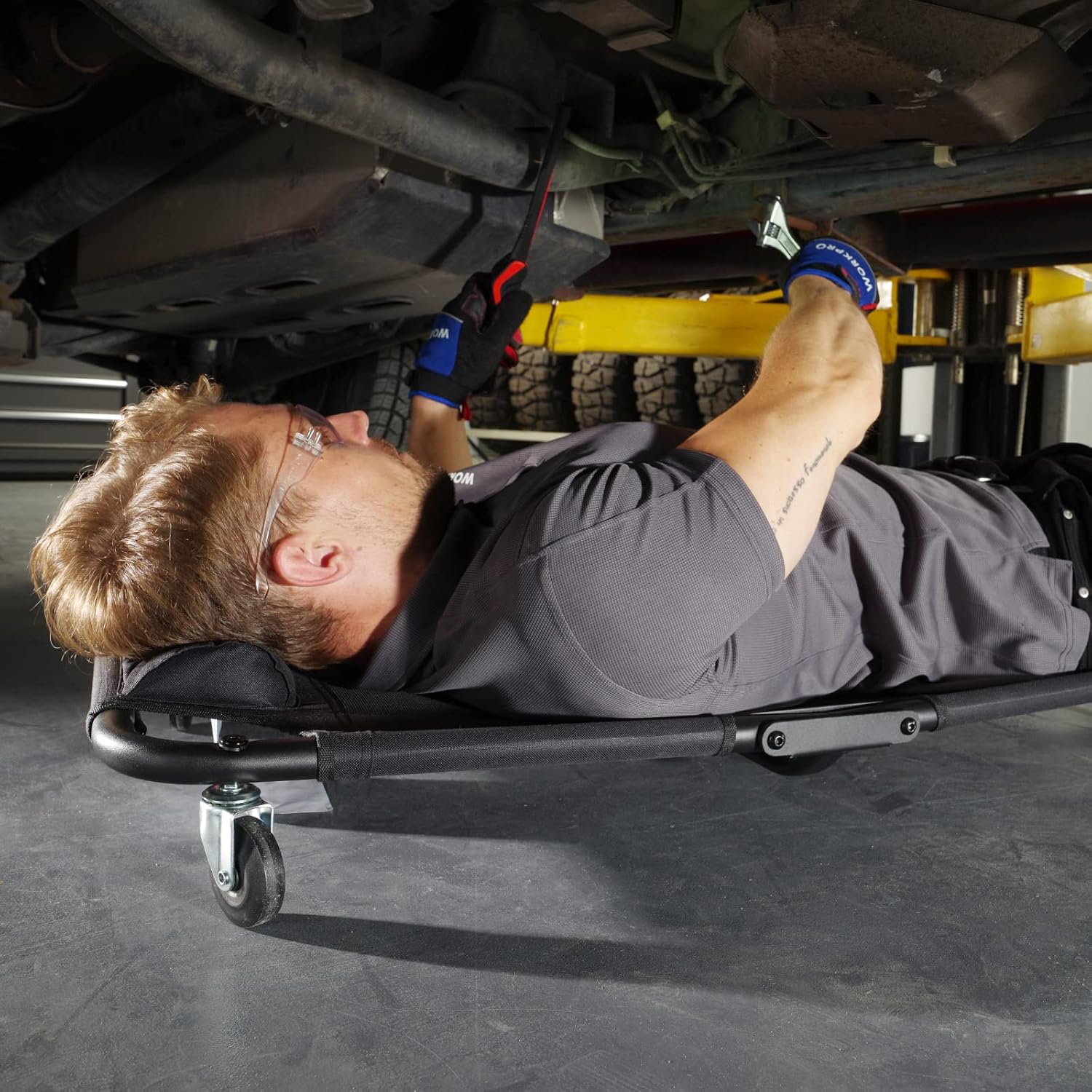 WORKPRO 40-Inch Foldable Automotive Creeper, Heavy Duty Rolling Garage Mechanic Creeper, Padded Headrest, 4 Swivel Wheels, 350 lbs Capacity Car Creeper for Repair & Maintenance - Image 2